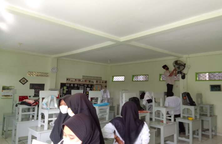 Akhiri Semester Ganjil, Siswa/i SMAIT Latansa Cendekia Adakan Kerja Bakti